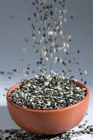Hand Pound Black Urad Dal Split - 500gm